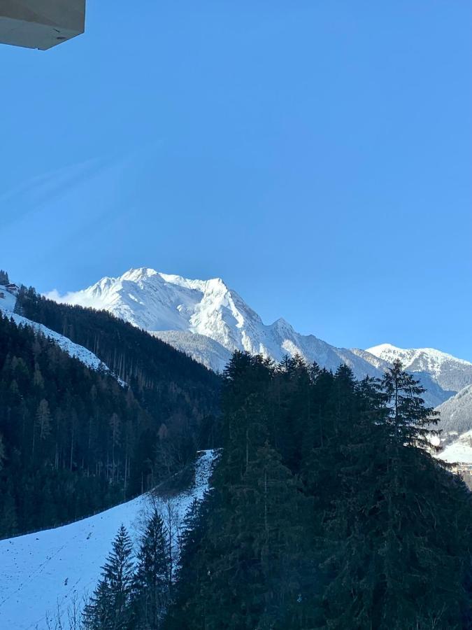Natur Zeit - Alpine Garden Apartments Mayrhofen Exteriör bild