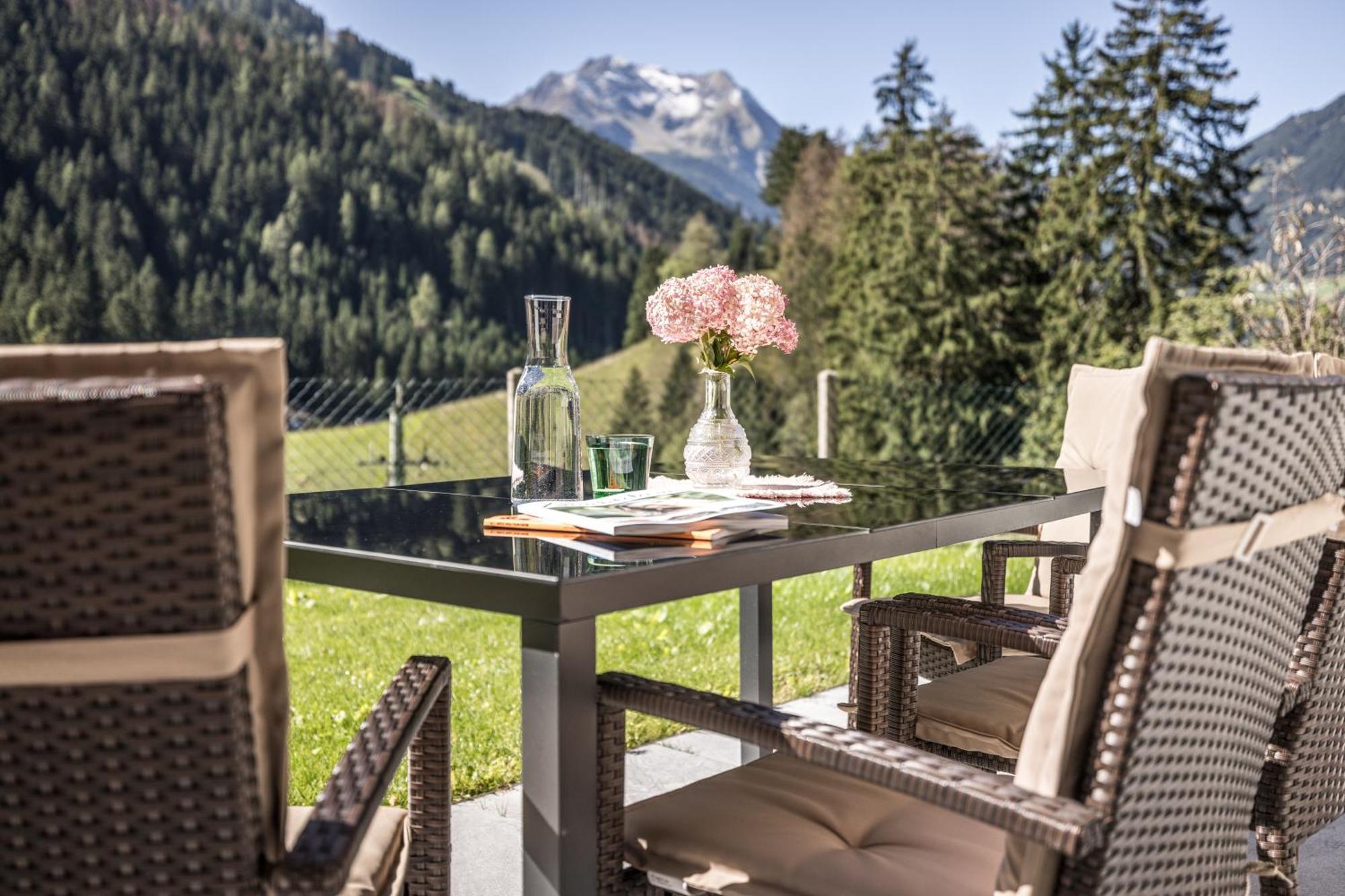 Natur Zeit - Alpine Garden Apartments Mayrhofen Exteriör bild